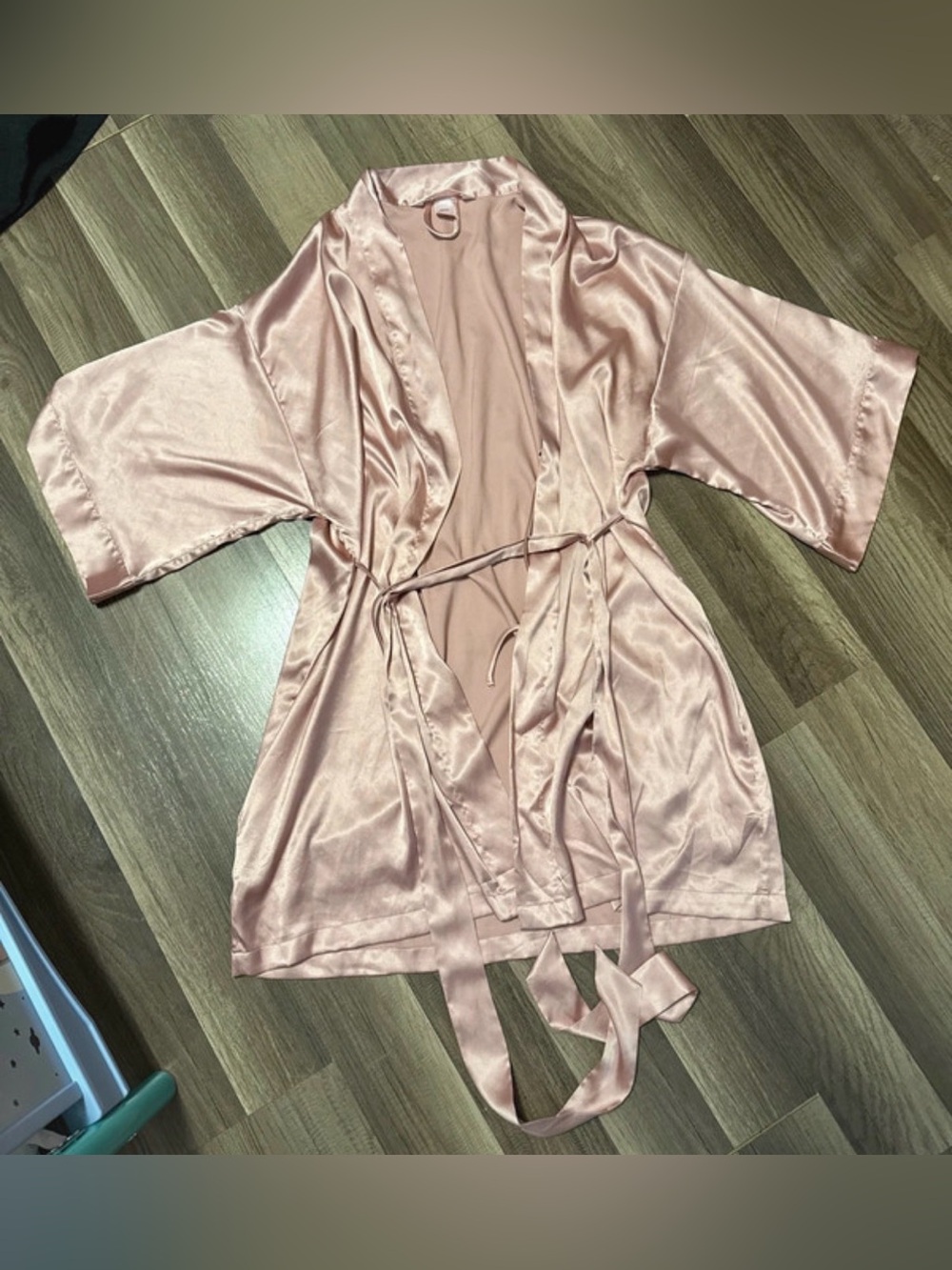 Victoria's Secret Satin Kimono Robe in Blush size small/medium